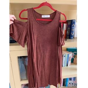 Open shoulder sleeve dress